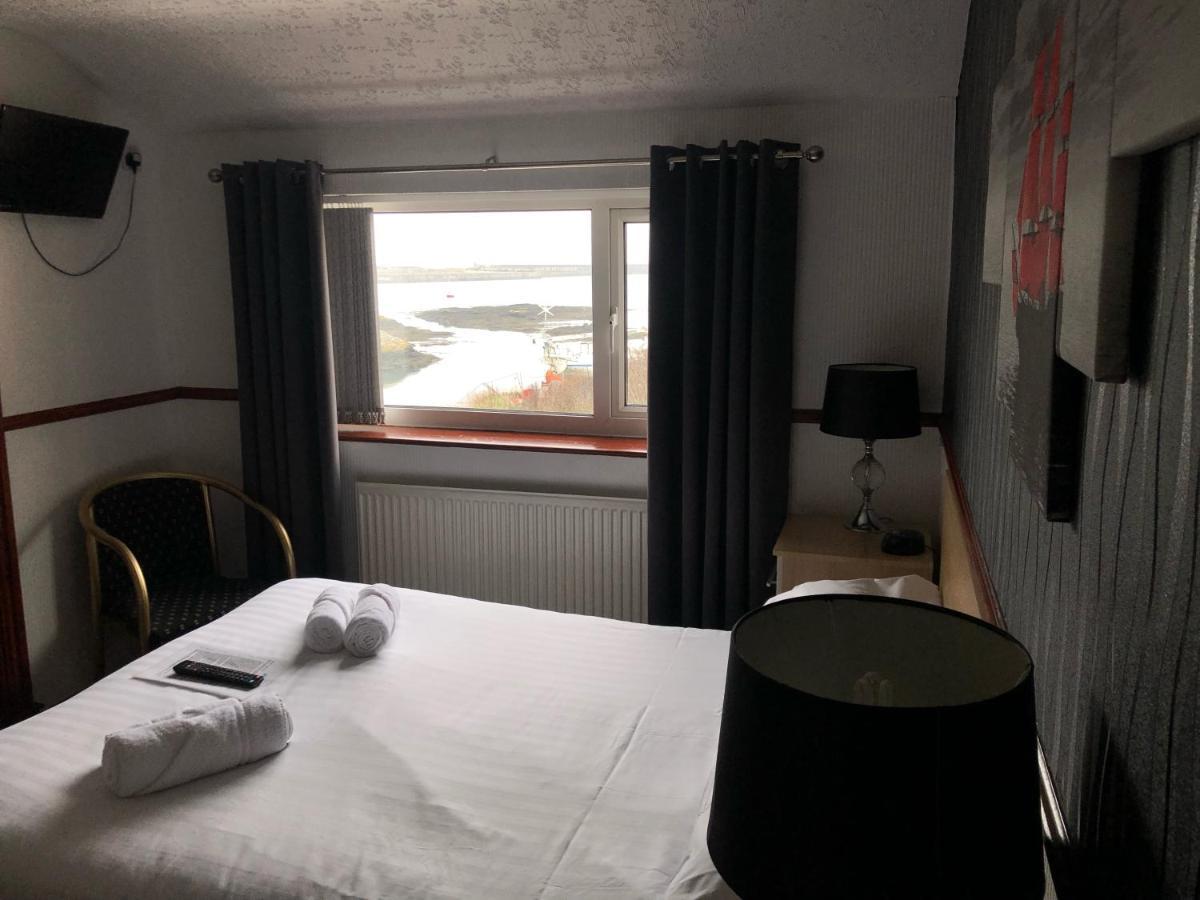 Boathouse Hotel Holyhead Extérieur photo