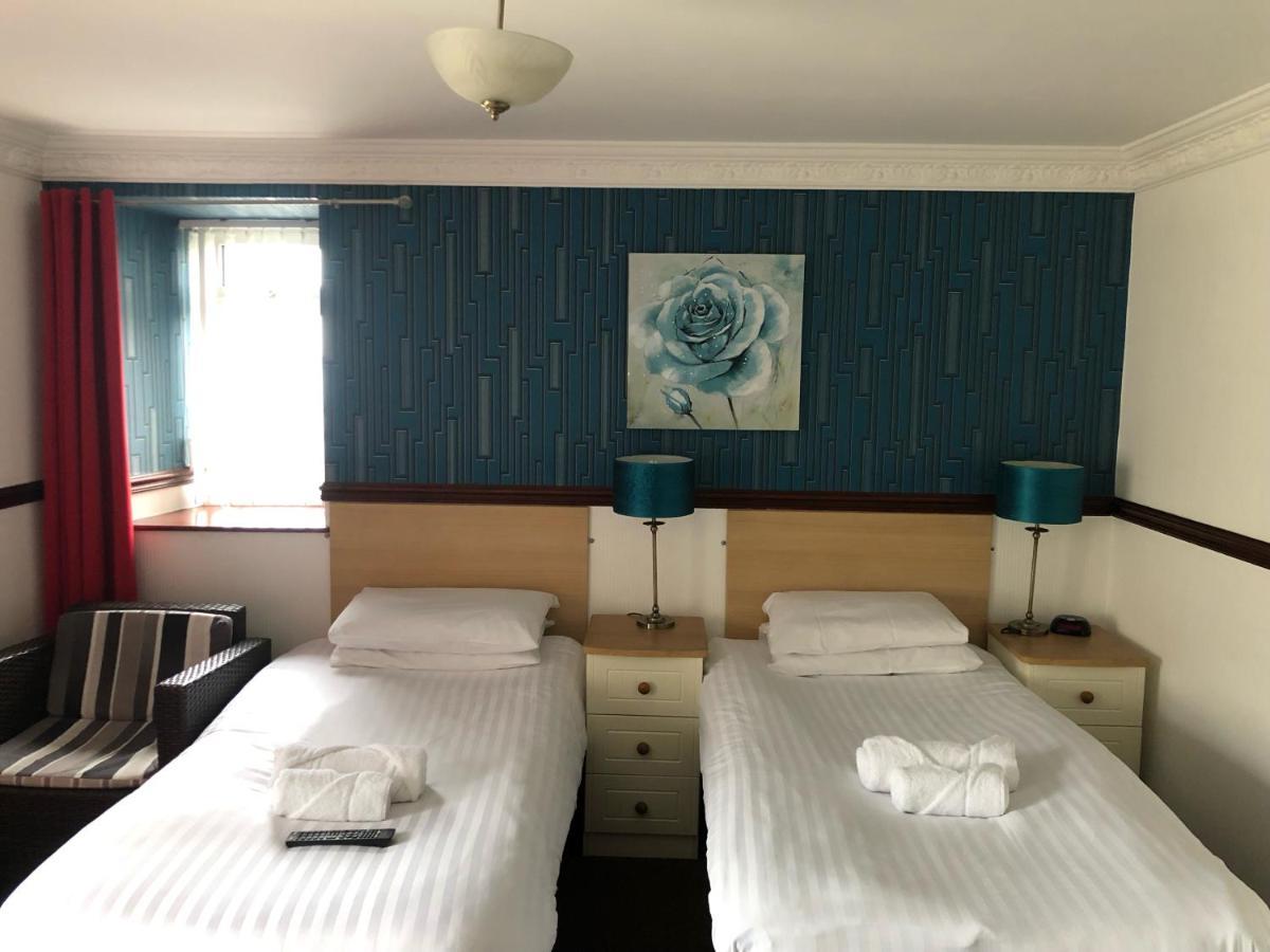 Boathouse Hotel Holyhead Extérieur photo
