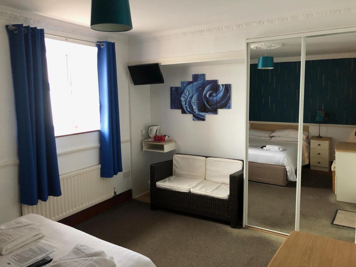 Boathouse Hotel Holyhead Extérieur photo