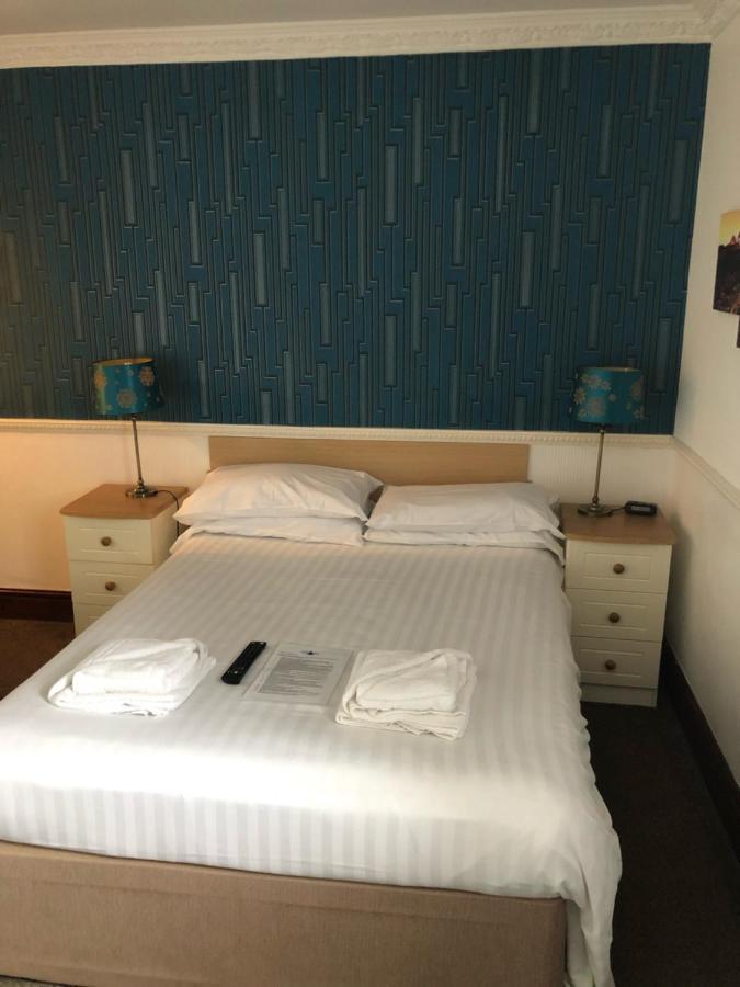 Boathouse Hotel Holyhead Extérieur photo