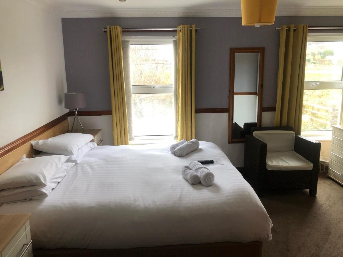 Boathouse Hotel Holyhead Extérieur photo