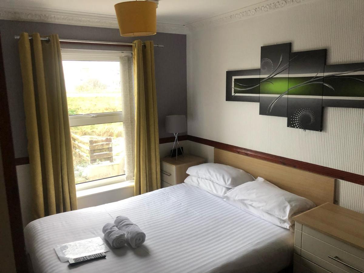 Boathouse Hotel Holyhead Extérieur photo