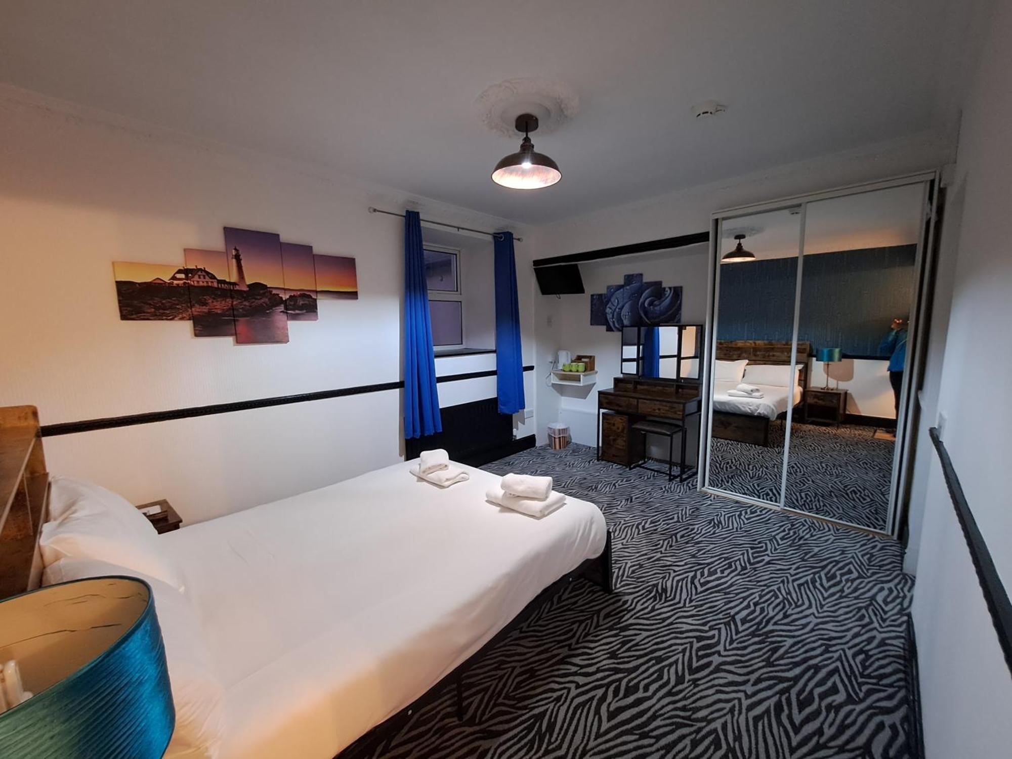 Boathouse Hotel Holyhead Extérieur photo