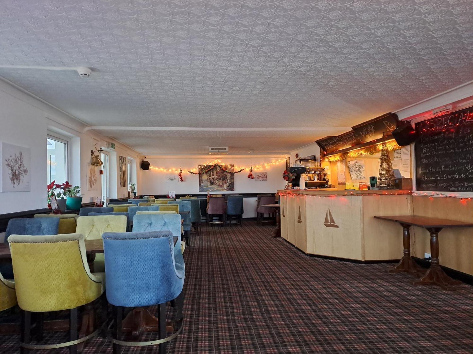Boathouse Hotel Holyhead Extérieur photo
