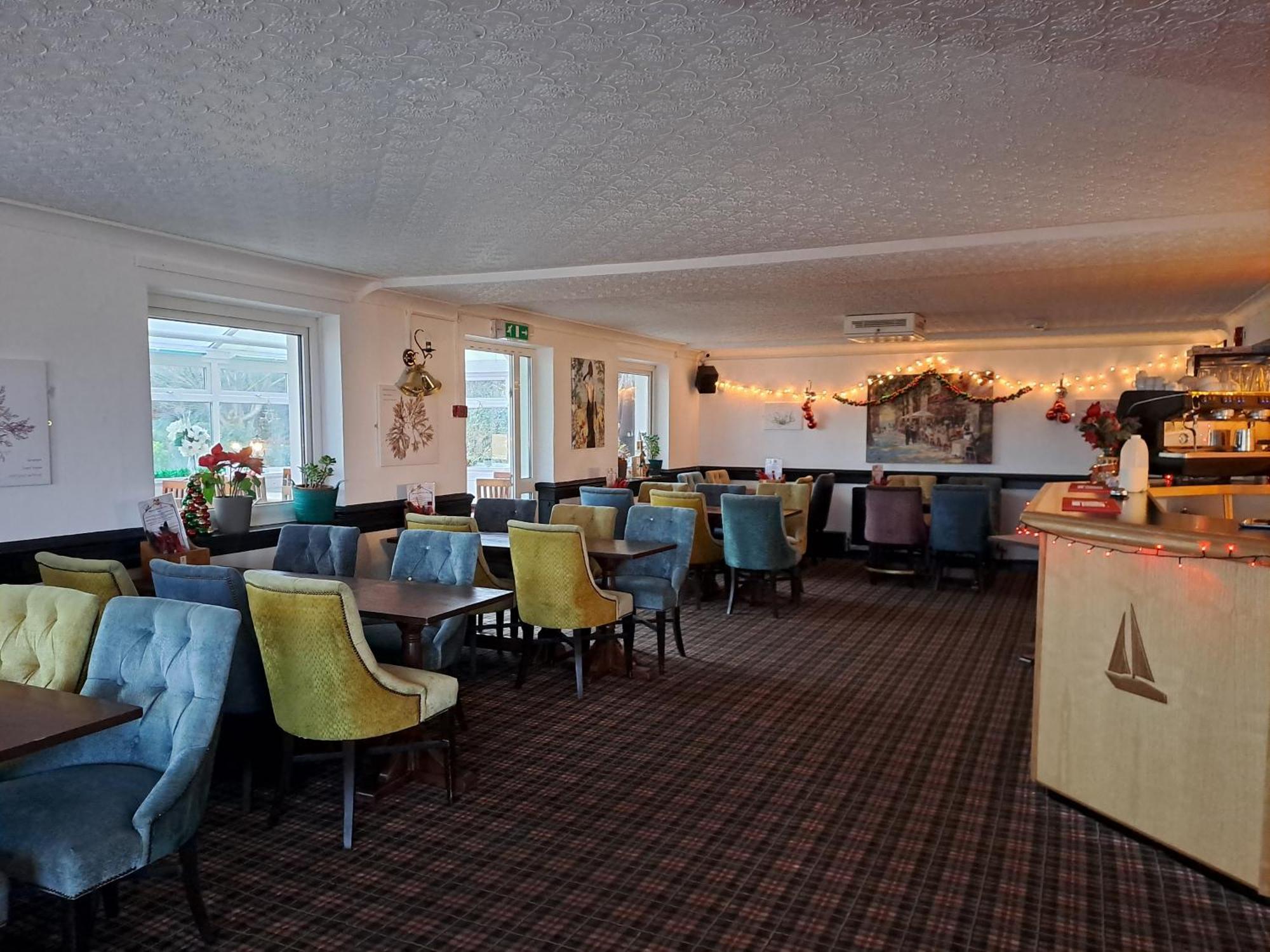 Boathouse Hotel Holyhead Extérieur photo