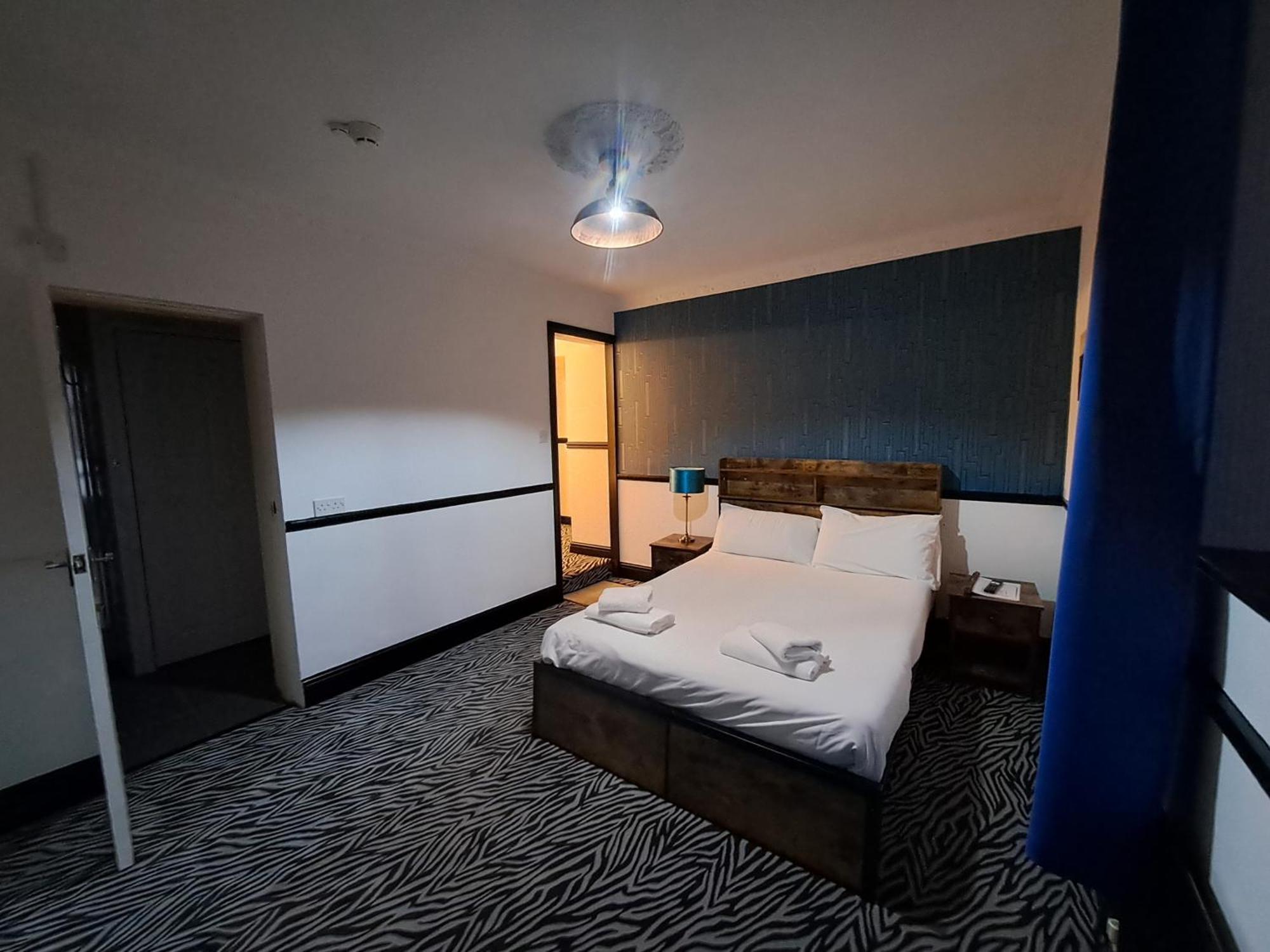 Boathouse Hotel Holyhead Extérieur photo