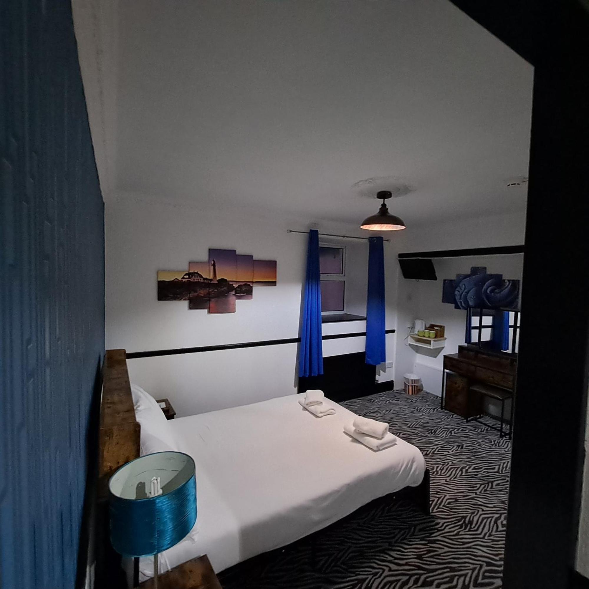 Boathouse Hotel Holyhead Extérieur photo