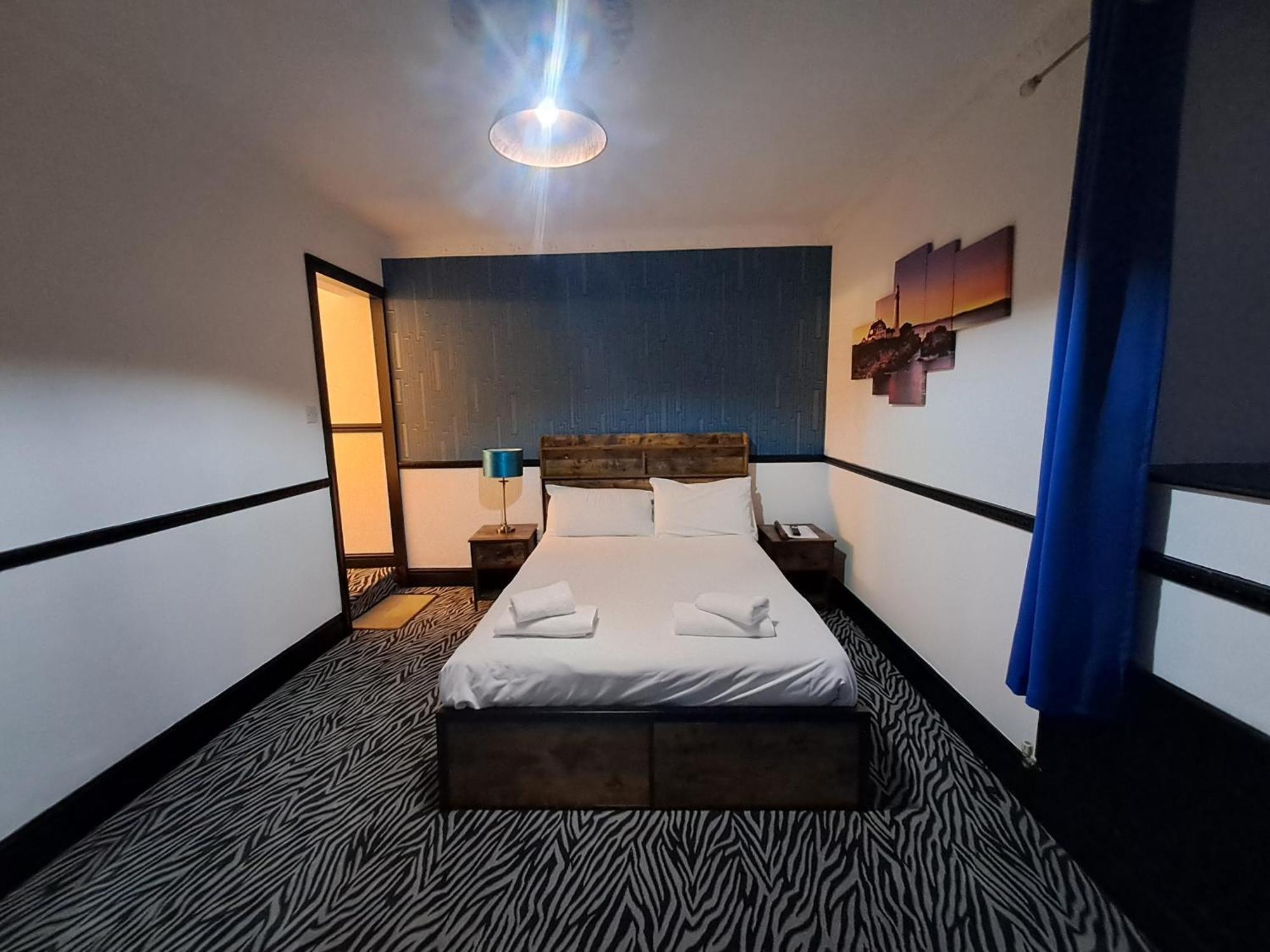 Boathouse Hotel Holyhead Extérieur photo