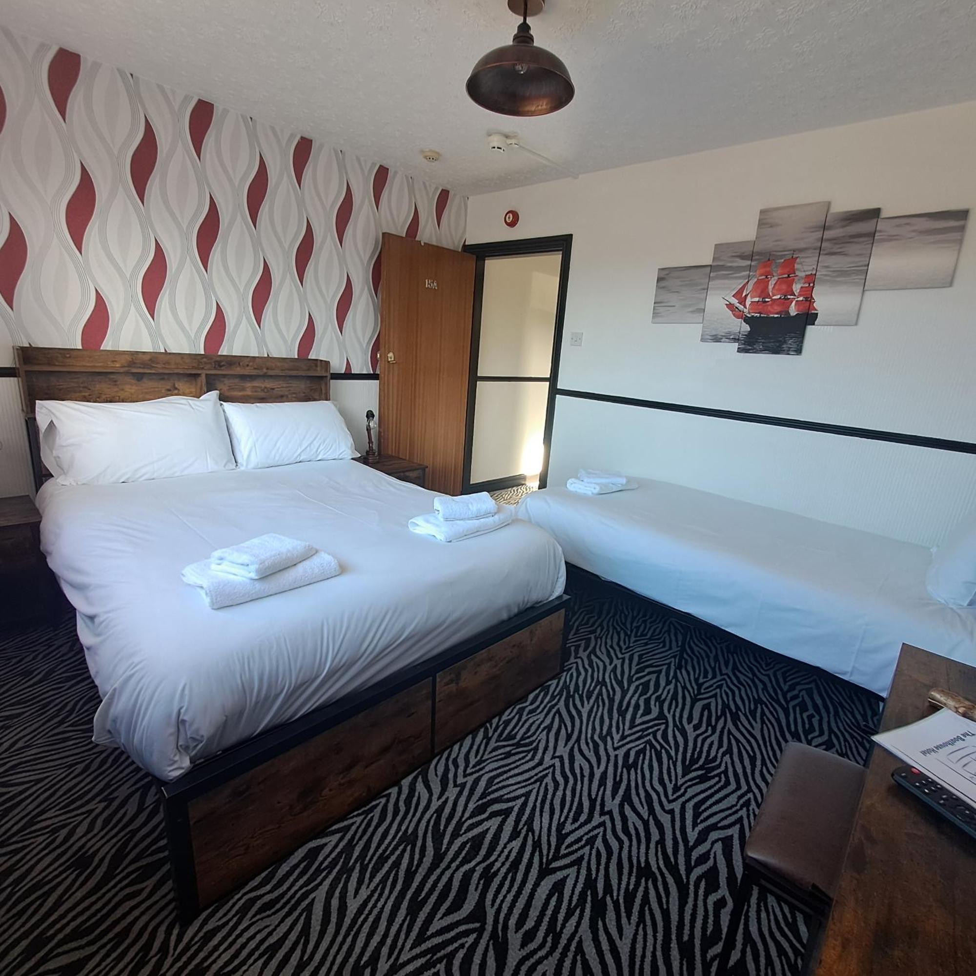 Boathouse Hotel Holyhead Extérieur photo
