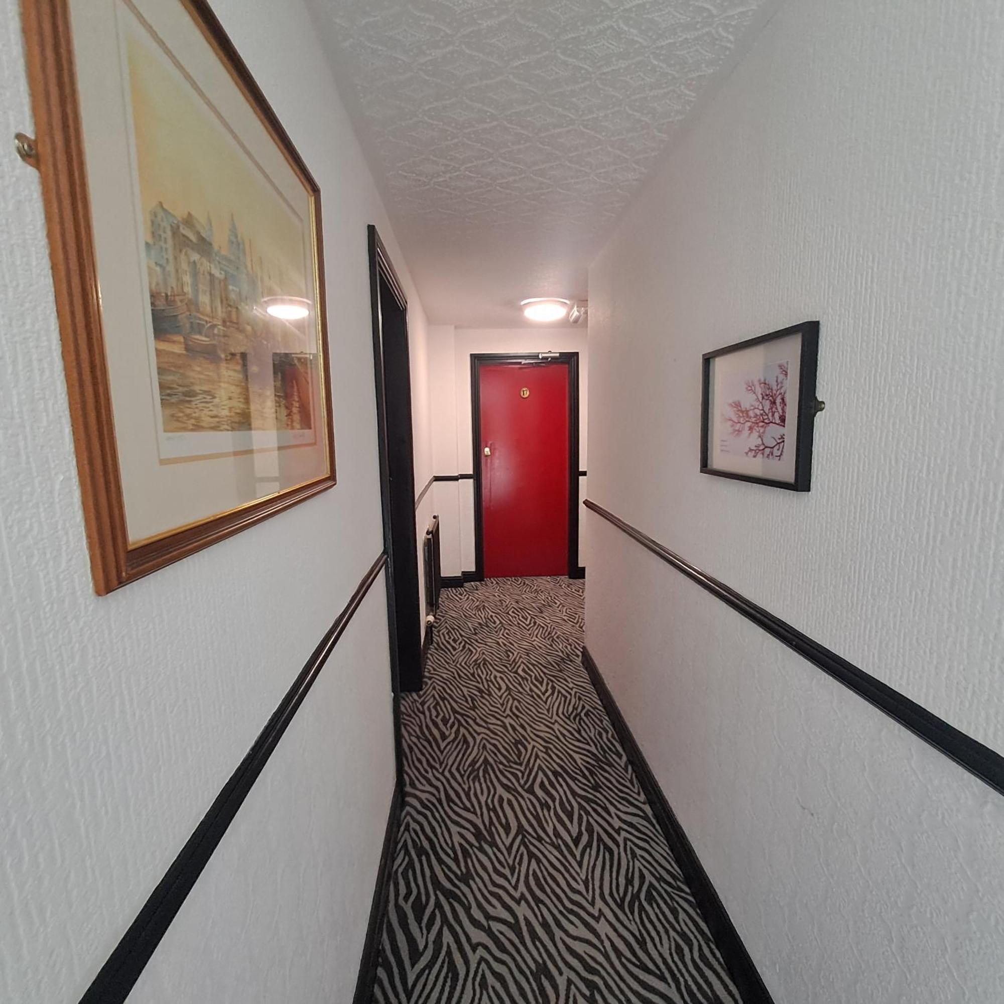 Boathouse Hotel Holyhead Extérieur photo