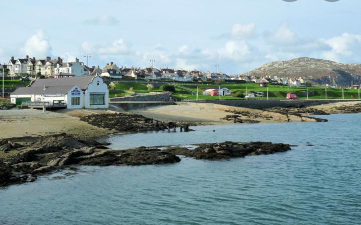 Boathouse Hotel Holyhead Extérieur photo